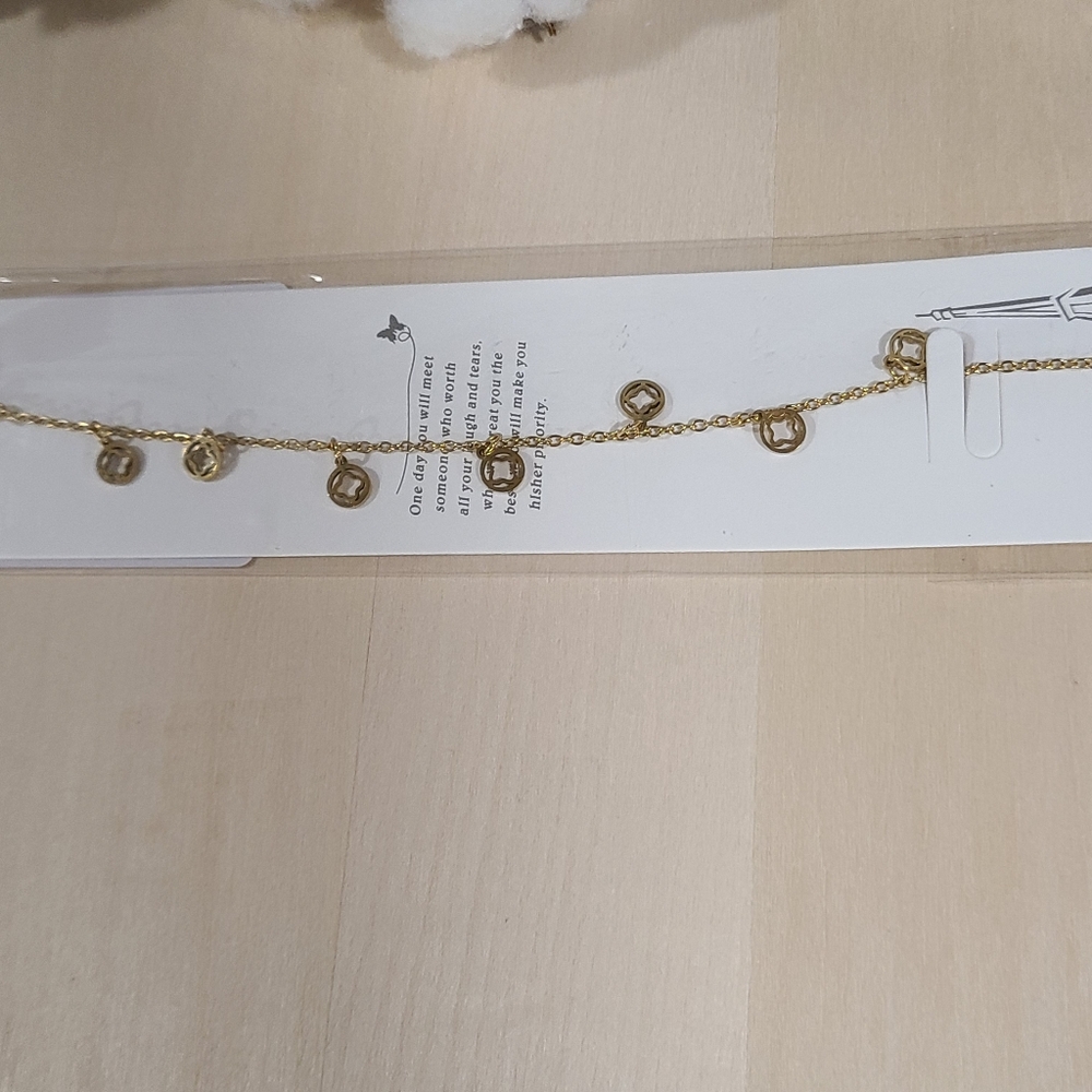 💛💛NEW💛💛 CUTE!! 18kt Gold Plated over SS Hollow Cut Clover Bracelet - Picture 15 of 16